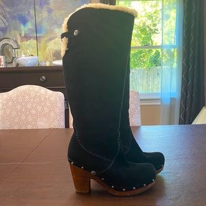 Ugg Tall Blk Suede/Shearling Knee-high Clog Boots